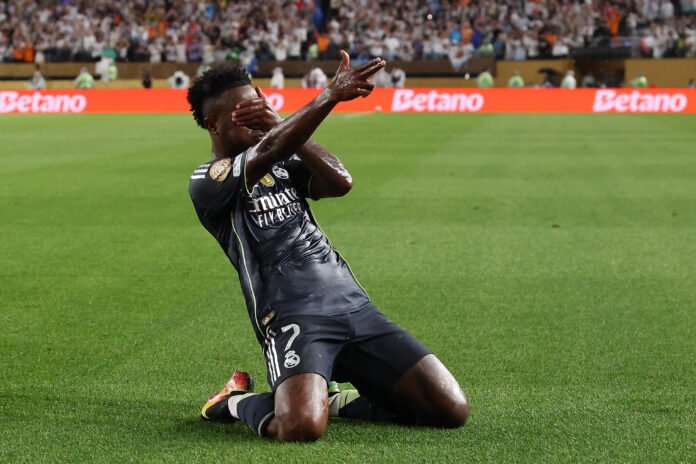 PHILADELPHIA, PENNSYLVANIA - JUNE 26: Vinicius Junior #7 of Real Madrid C.F. celebrates scoring his team's first goal during the FIFA Club World Cup 2025 group H match between FC Red Bull Salzburg and Real Madrid CF at Lincoln Financial Field on June 26, 2025 in Philadelphia, Pennsylvania.