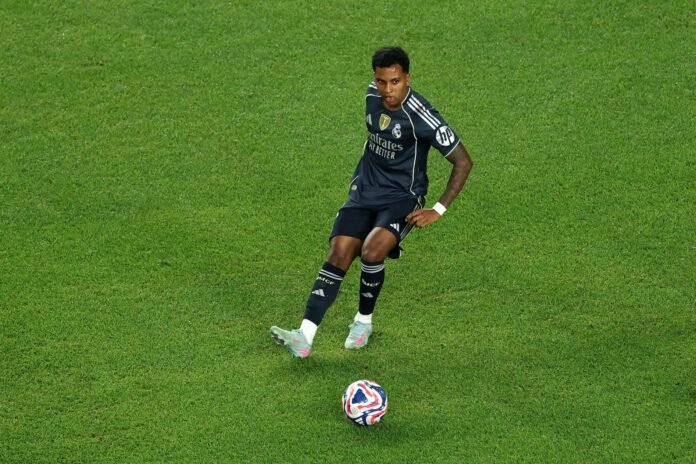 PHILADELPHIA, PENNSYLVANIA - JUNE 26: Rodrygo #11 of Real Madrid C.F. passes the ball during the FIFA Club World Cup 2025 group H match between FC Red Bull Salzburg and Real Madrid CF at Lincoln Financial Field on June 26, 2025 in Philadelphia, Pennsylvania.